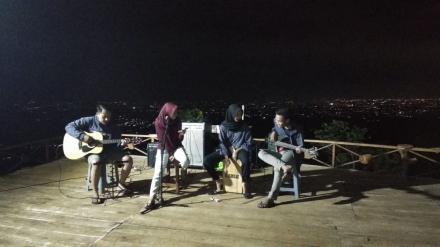 Pertunjukan Live Acoustic di CIMA Hill